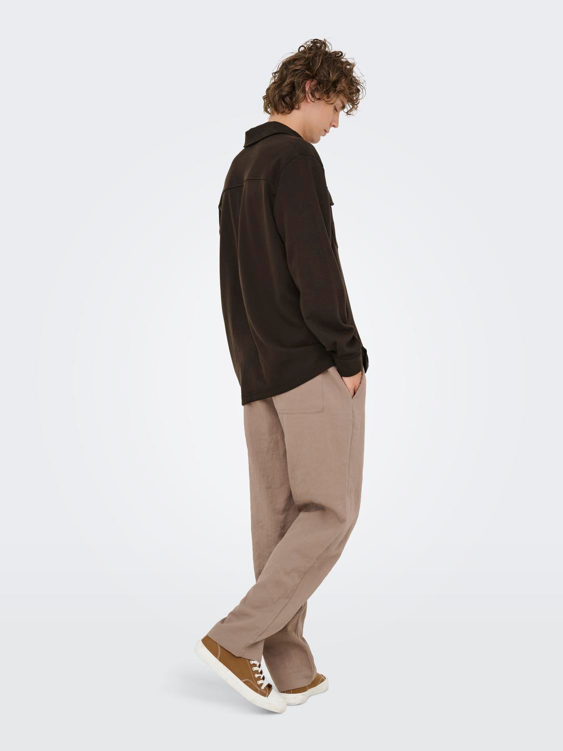 model_shot-back